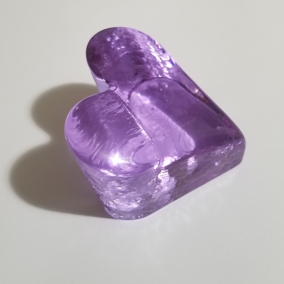 Fire & Light 2000 Purple Lavender Lilac Recycled Glass Heart Shaped Paperweight - Picture 3 of 10